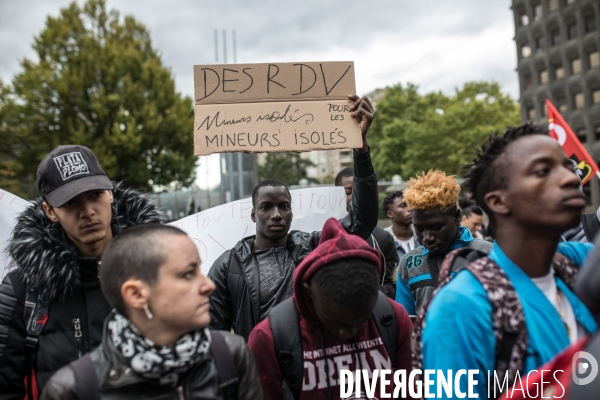 Rassemblement de sans-papiers devant la préfecture de Bobigny