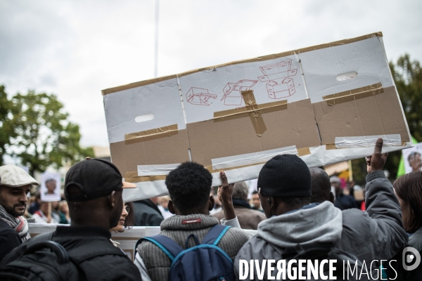 Rassemblement de sans-papiers devant la préfecture de Bobigny