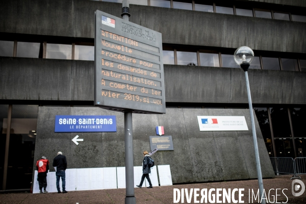 Rassemblement de sans-papiers devant la préfecture de Bobigny