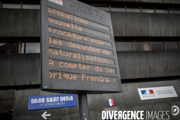 Rassemblement de sans-papiers devant la préfecture de Bobigny