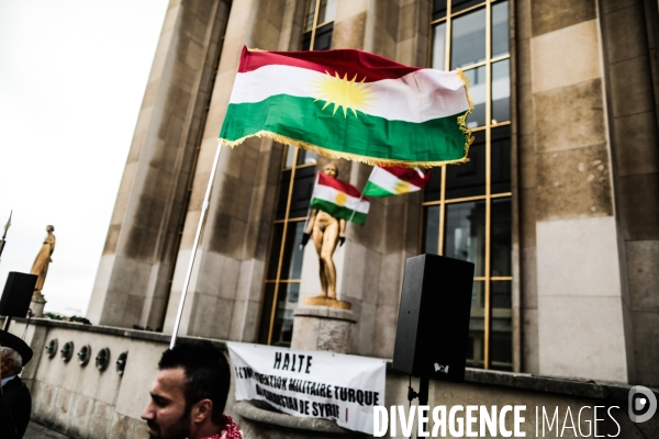 Rassemblement parisien contre les bombardements turques sur les Kurdes