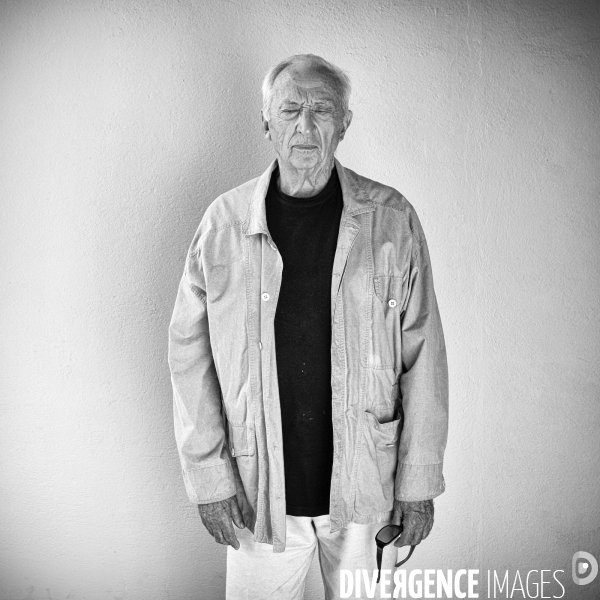 SOULAGES Pierre chez lui à Sète.