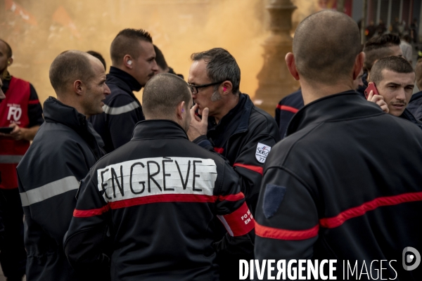 Les pompiers battent le pavé