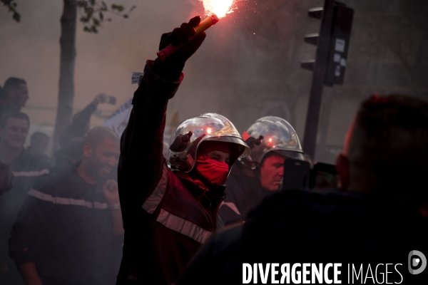 Les pompiers battent le pavé