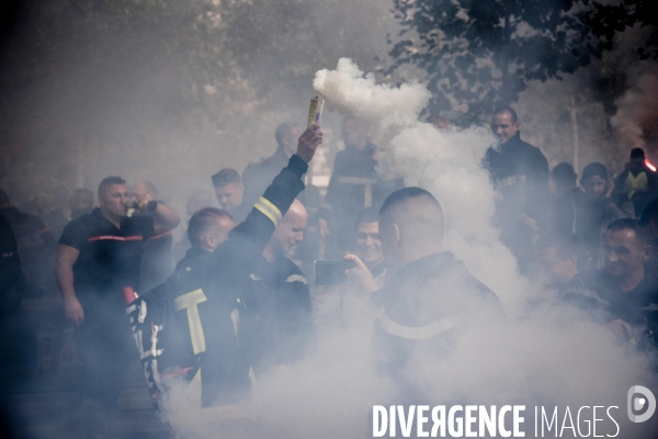 Les pompiers battent le pavé