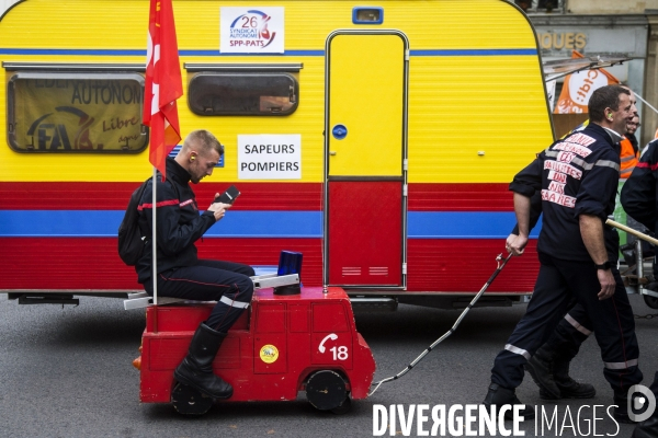 Manifestation des pompiers à Paris.