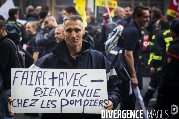 Manifestation des pompiers à Paris.