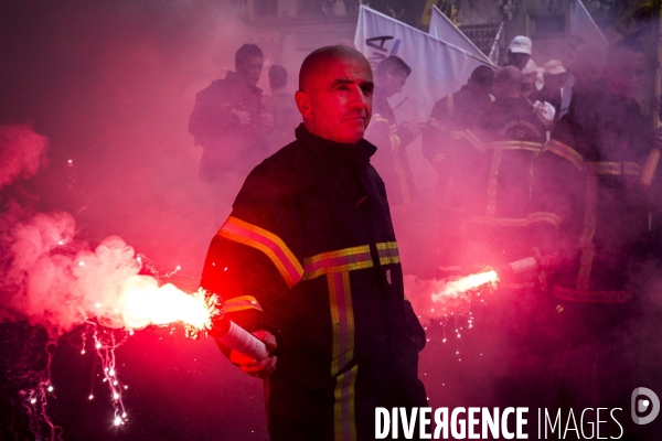 Manifestation des pompiers à Paris.