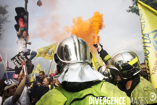 Manifestation des pompiers à Paris.