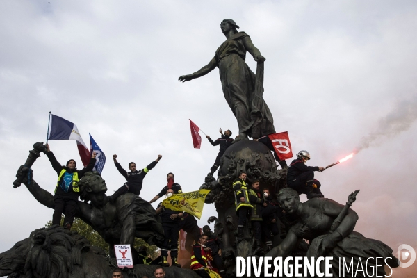 Manifestation des pompiers à Paris.