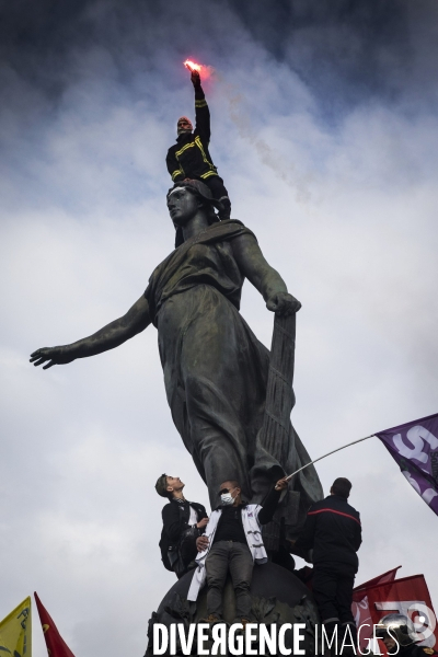 Manifestation des pompiers à Paris.