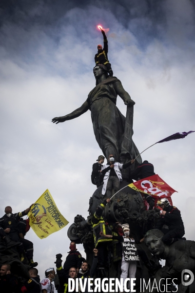 Manifestation des pompiers à Paris.