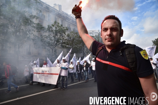 Manifestation nationale des pompiers et des agents hospitaliers, à Paris. Demonstration of firefighters and the hospital agents.