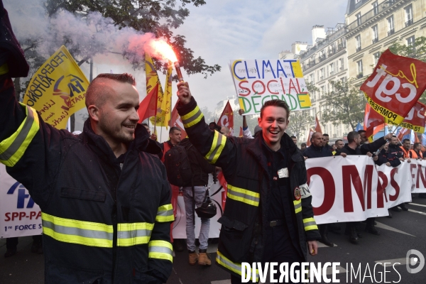 Manifestation nationale des pompiers et des agents hospitaliers, à Paris. Demonstration of firefighters and the hospital agents.