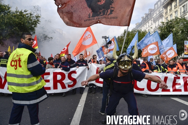 Manifestation nationale des pompiers et des agents hospitaliers, à Paris. Demonstration of firefighters and the hospital agents.