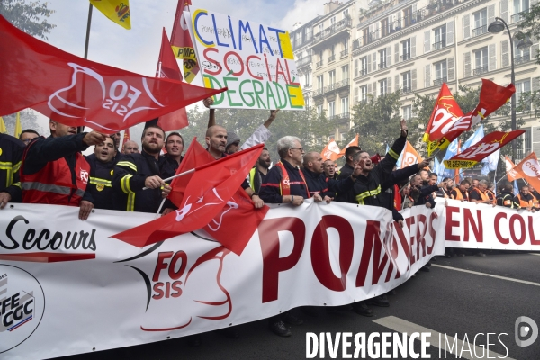 Manifestation nationale des pompiers et des agents hospitaliers, à Paris. Demonstration of firefighters and the hospital agents.