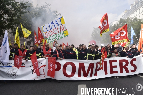 Manifestation nationale des pompiers et des agents hospitaliers, à Paris. Demonstration of firefighters and the hospital agents.