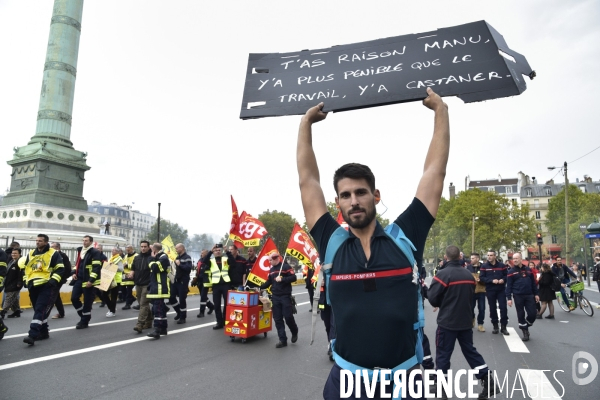 Manifestation nationale des pompiers et des agents hospitaliers, à Paris. Demonstration of firefighters and the hospital agents.