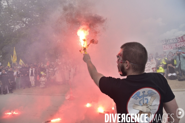 Manifestation nationale des pompiers et des agents hospitaliers, à Paris. Demonstration of firefighters and the hospital agents.