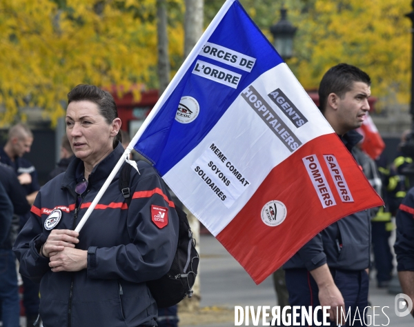 Manifestation nationale des pompiers et des agents hospitaliers, à Paris. Demonstration of firefighters and the hospital agents.