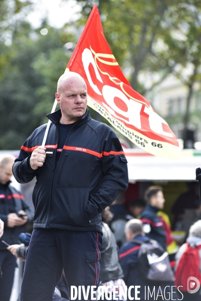 Manifestation nationale des pompiers et des agents hospitaliers, à Paris. Demonstration of firefighters and the hospital agents.