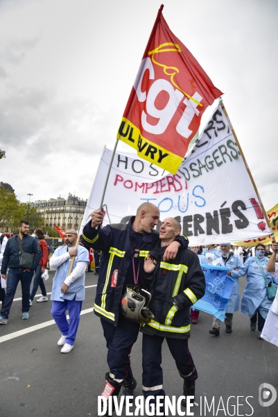 Manifestation nationale des pompiers et des agents hospitaliers, à Paris. Demonstration of firefighters and the hospital agents.