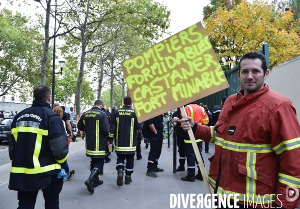 Manifestation nationale des pompiers et des agents hospitaliers, à Paris. Demonstration of firefighters and the hospital agents.