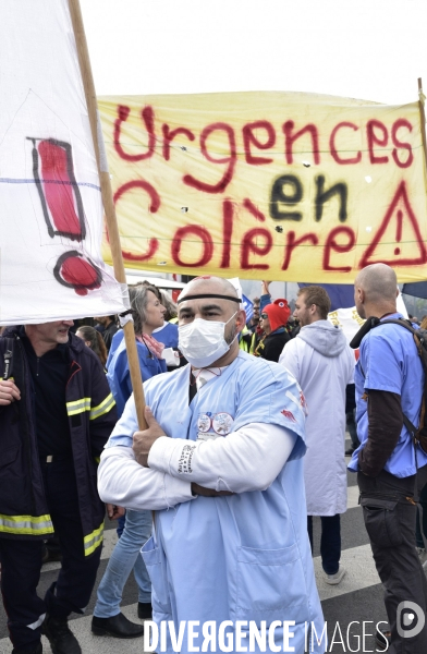 Manifestation nationale des pompiers et des agents hospitaliers, à Paris. Demonstration of firefighters and the hospital agents.