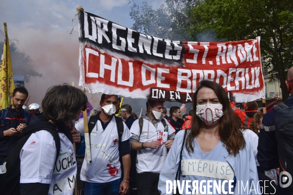 Manifestation nationale des pompiers et des agents hospitaliers, à Paris. Demonstration of firefighters and the hospital agents.