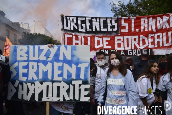 Manifestation nationale des pompiers et des agents hospitaliers, à Paris. Demonstration of firefighters and the hospital agents.