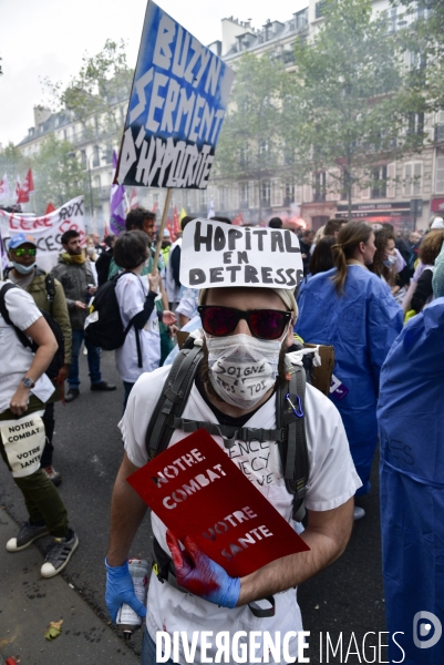 Manifestation nationale des pompiers et des agents hospitaliers, à Paris. Demonstration of firefighters and the hospital agents.