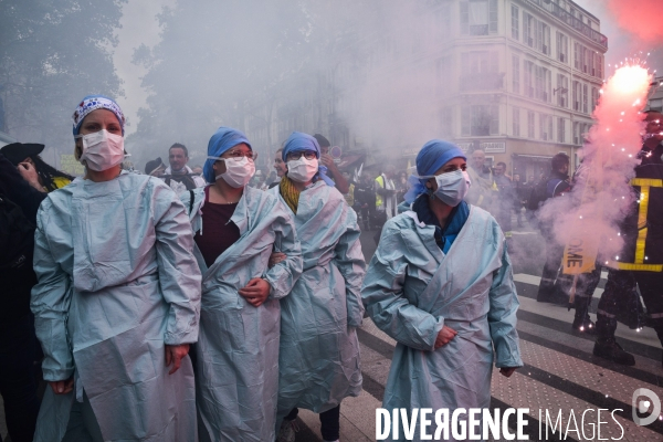 Manifestation nationale des pompiers et des agents hospitaliers, à Paris. Demonstration of firefighters and the hospital agents.