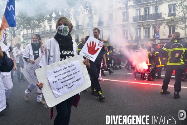 Manifestation nationale des pompiers et des agents hospitaliers, à Paris. Demonstration of firefighters and the hospital agents.