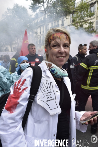 Manifestation nationale des pompiers et des agents hospitaliers, à Paris. Demonstration of firefighters and the hospital agents.