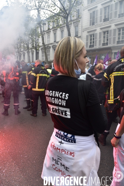 Manifestation nationale des pompiers et des agents hospitaliers, à Paris. Demonstration of firefighters and the hospital agents.