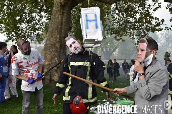 Manifestation nationale des pompiers et des agents hospitaliers, à Paris. Demonstration of firefighters and the hospital agents.