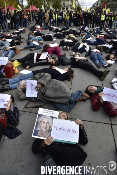 Die-in du collectif NOUS TOUTES contre le féminicide.Die-in du collectif NOUS TOUTES contre le féminicide. Die-in against feminicide.