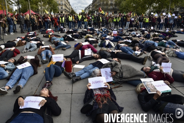 Die-in du collectif NOUS TOUTES contre le féminicide.Die-in du collectif NOUS TOUTES contre le féminicide. Die-in against feminicide.