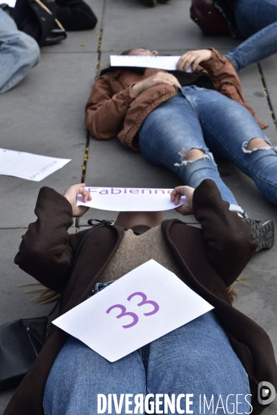 Die-in du collectif NOUS TOUTES contre le féminicide.Die-in du collectif NOUS TOUTES contre le féminicide. Die-in against feminicide.