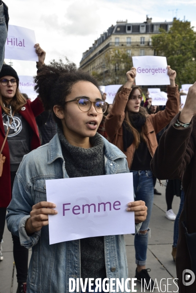 Die-in du collectif NOUS TOUTES contre le féminicide.Die-in du collectif NOUS TOUTES contre le féminicide. Die-in against feminicide.