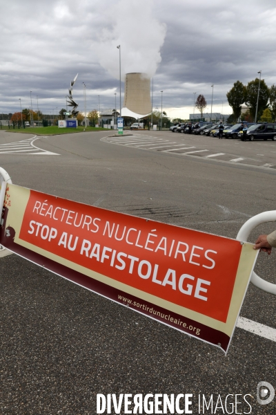 Rassemblement devant la centrale nucléaire de GOLFECH