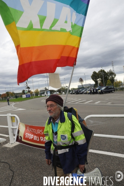 Rassemblement devant la centrale nucléaire de GOLFECH