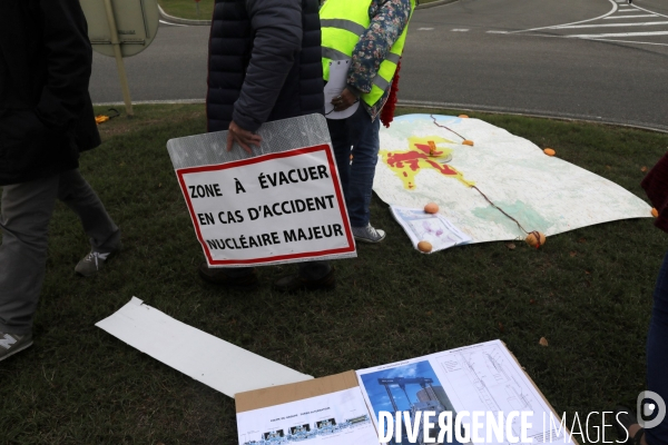 Rassemblement devant la centrale nucléaire de GOLFECH