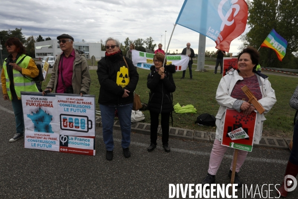 Rassemblement devant la centrale nucléaire de GOLFECH