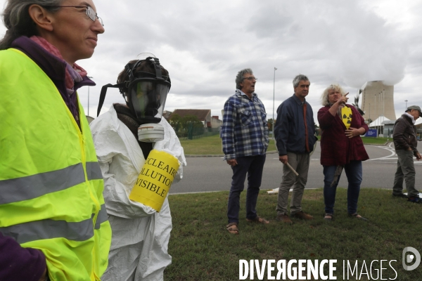 Rassemblement devant la centrale nucléaire de GOLFECH