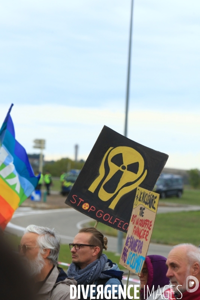 Rassemblement devant la centrale nucléaire de GOLFECH