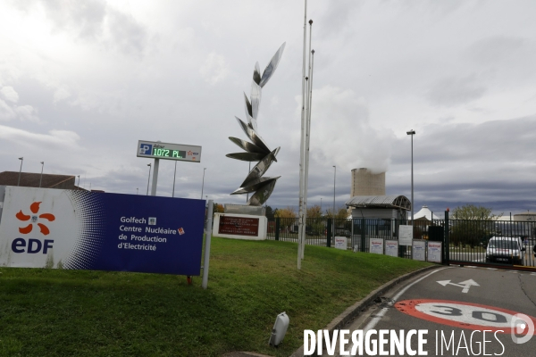 Rassemblement devant la centrale nucléaire de GOLFECH