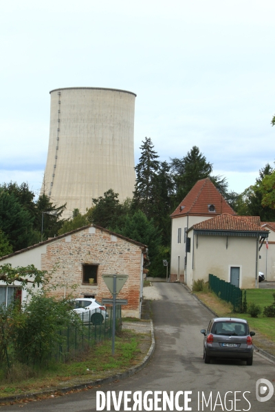 Rassemblement devant la centrale nucléaire de GOLFECH