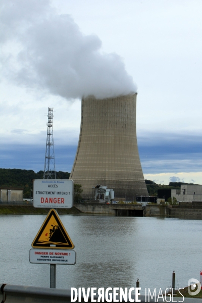 Rassemblement devant la centrale nucléaire de GOLFECH