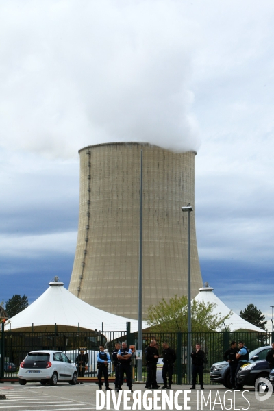 Rassemblement devant la centrale nucléaire de GOLFECH